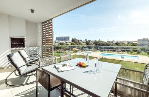 Correeira Wohnung | Albufeira Green Dream – Pool, Balcony & BBQ