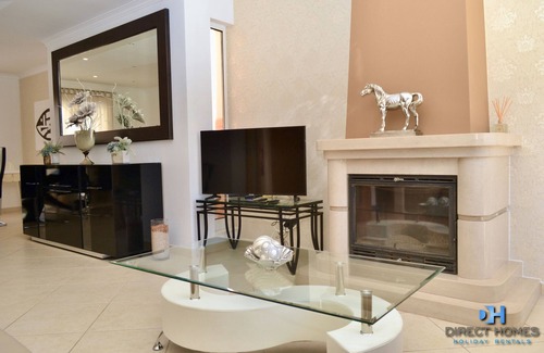Correeira Haus | Albufeira V4 Townhouse With Private Swimming-pool