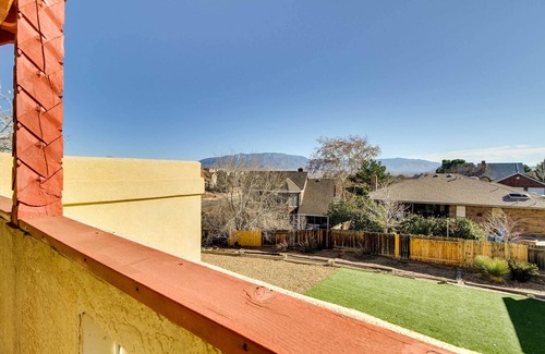 Paradise Hills Civic Hütte | Albuquerque Home w/ Spacious Yard & Fire Pit!