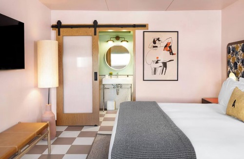 Raynolds Addition Hotel | Albuquerque Modern Retreat for Solo Travelers or Couples | Free Parking