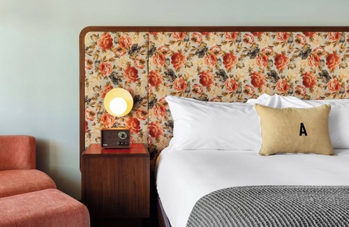 Raynolds Addition Hotel | Albuquerque Modern Retreat for Solo Travelers or Couples | Free Parking