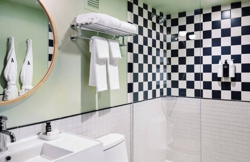 Raynolds Addition Hotel | Albuquerque Modern Retreat for Solo Travelers or Couples | Free Parking