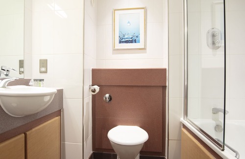 Wroughton Hotel | Alexandra House