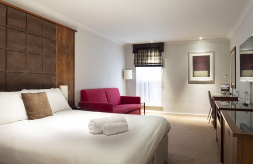 Wroughton Hotel | Alexandra House