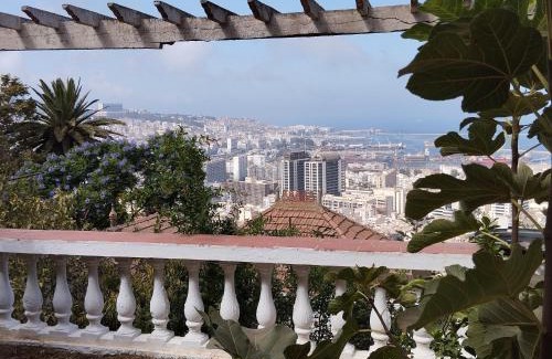 El Madania Villa | Alger avec vue imprenable sur la Baie d'Alger Piscine Balcon Terrasse