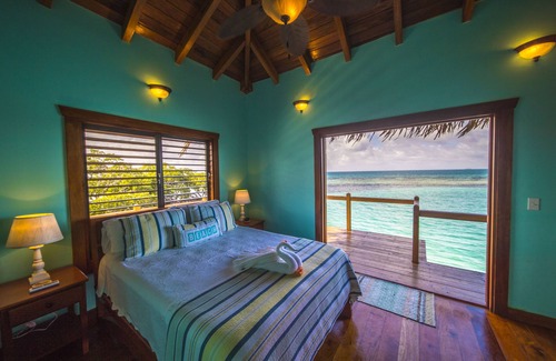 King's Park Haus | BELIZE PRIVATE ISLAND MIETE MIT ÜBER WASSERBUNGALOW