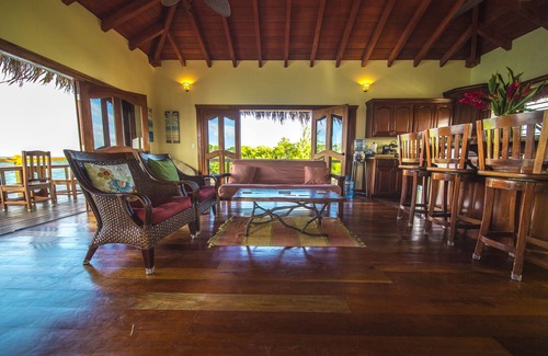 King's Park Haus | BELIZE PRIVATE ISLAND MIETE MIT ÜBER WASSERBUNGALOW