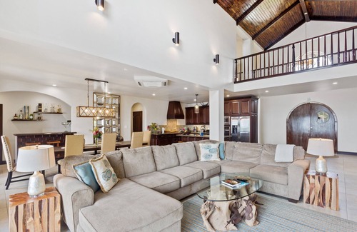 Surfside Villa | Oceanfront Luxus Strandhaus, 4 Bett / 4. 5 Bad, Pool, in der Nähe von Placencia, atemberaubend!