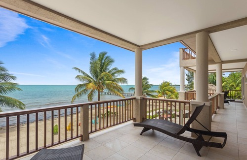 Surfside Villa | Oceanfront Luxus Strandhaus, 4 Bett / 4. 5 Bad, Pool, in der Nähe von Placencia, atemberaubend!