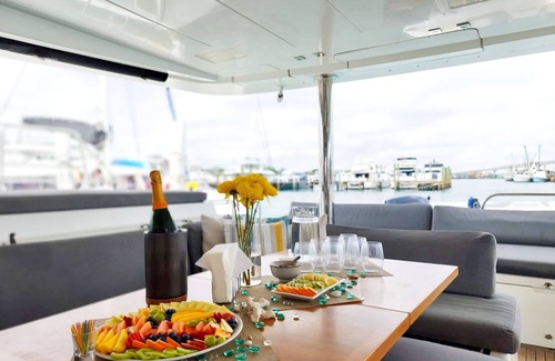 Nassau Bootsverleih | All inclusive luxury sailing catamaran Amura in Nassau, Bahamas