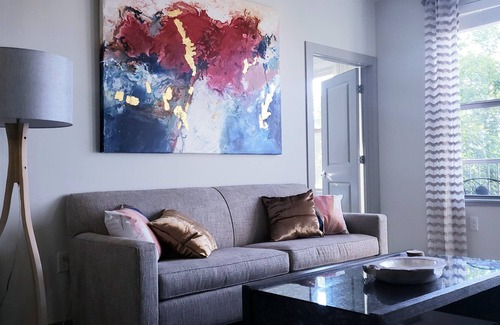 Marquette Wohnung | ALL INCLUSIVE-MODERN LUXURY near Downtown State Capitol-HEATED PARKING