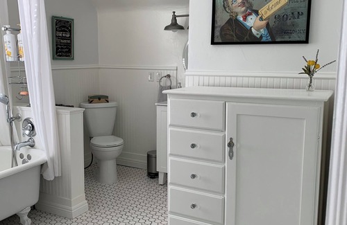 Midtown Wohnung | All-inclusive professional studio in beautifully remodeled historic home Midtown