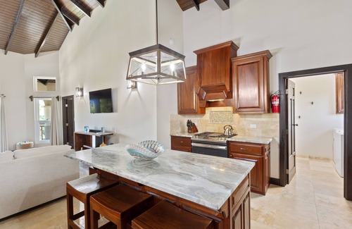 Cocoplum Villa | Seahorse Villa Renoviert 2018 | Pool mit Zugang zum Strand | Schlafmöglichkeiten für 10 | in der Nähe von Placencia