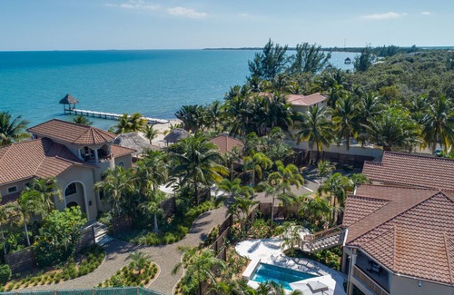 Cocoplum Villa | Seahorse Villa Renoviert 2018 | Pool mit Zugang zum Strand | Schlafmöglichkeiten für 10 | in der Nähe von Placencia