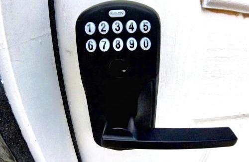 Brandon Wohnung | All modern Studio with private entry & parking.