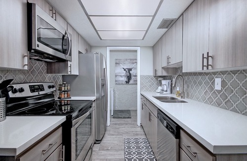 Desert Shores Eigentumswohnung | ALLE 62 BEWERTUNGEN sind 5-Sterne! Seeufer + beheizter Pool + King & Queen-Betten