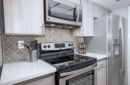 Desert Shores Eigentumswohnung | ALLE 62 BEWERTUNGEN sind 5-Sterne! Seeufer + beheizter Pool + King & Queen-Betten