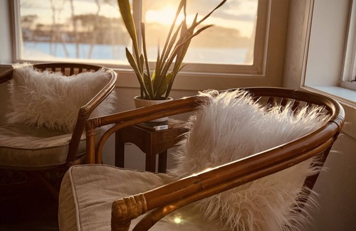 Gresham Hütte | All-Season Modern Cottage on Red Lake - 45 min from Green Bay