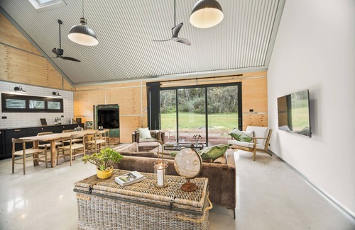 Whitfield Haus | ALL Sheds - Comfort & Style for Families or Groups up to 10 guests
