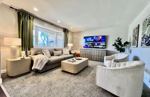 Trenton Haus | All the Vibes Poolside in Trenton