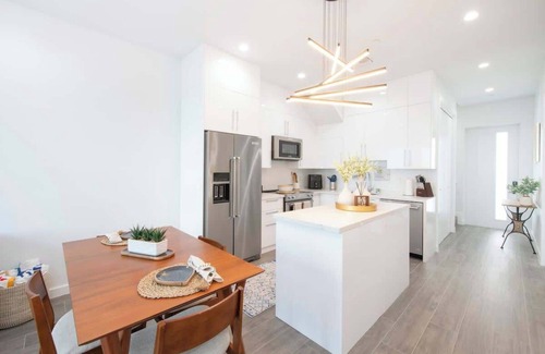 Grand Harbour Eigentumswohnung | Allure #22 Three Bedroom Waterfront Condo & Pool