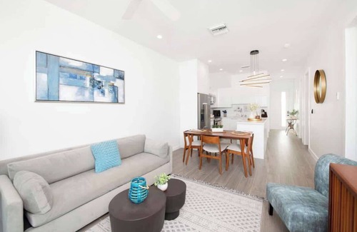 Grand Harbour Eigentumswohnung | Allure #22 Three Bedroom Waterfront Condo & Pool
