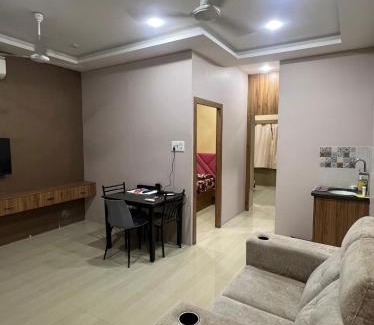 Alwarpet Wohnung | Alma by MyCasa Elegant 2BHK Stay in TTK Road