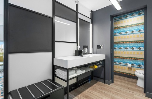 Poinciana Park Hotel | Aloft Fort Lauderdale Airport & Cruise Port