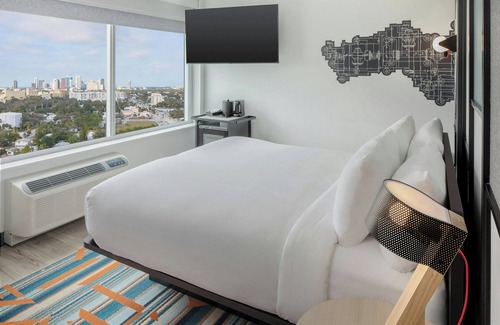 Poinciana Park Hotel | Aloft Fort Lauderdale Airport & Cruise Port