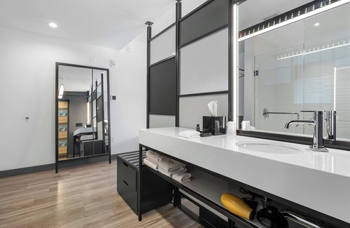 Poinciana Park Hotel | Aloft Fort Lauderdale Airport & Cruise Port