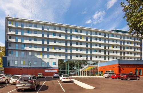 Queens Hotel | Aloft New York LaGuardia Airport