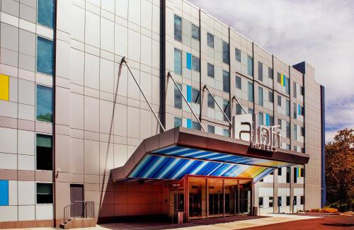 Queens Hotel | Aloft New York LaGuardia Airport