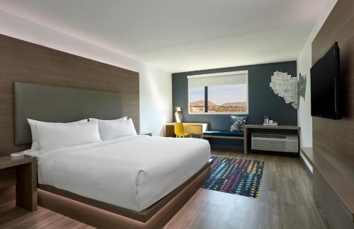 Entertainment District Hotel | Aloft Scottsdale