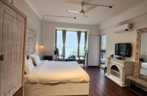 Tapovan Wohnung | Aloha Ganga view 2BHK Apartment by Almost Heaven