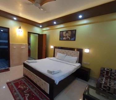 Tapovan Wohnung | Aloha Rishikesh India Apartment by Nibhachi