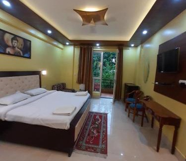 Tapovan Wohnung | Aloha Rishikesh India Apartment by Nibhachi