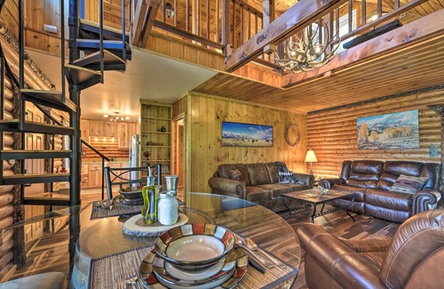 Alpine Kabine | Alpine Adventures: Cozy Log Cabin w/ Deck & Views!
