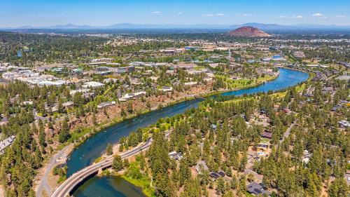 Century West Wohnung | Alpine Studio at Mount Bachelor Village Resort with Pool and Hot Tub