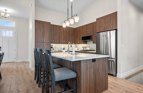 Wolf Creek Haus | Alpine Vista | Hot Tub | Fire Pit |Near Powder Mtn