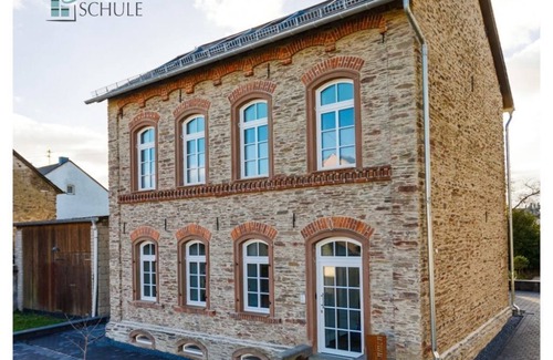 Bad Bertrich Wohnung | Alte Schule Kennfus - 4-Bett-Ferienwohnung Dusche/WC bis 6 Pers.