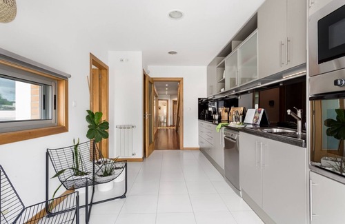 Nogueira Wohnung | ALTIDO - Casa Elegante c/Varanda & 2 Terraços no Porto