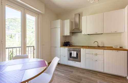 Rapallo Wohnung | ALTIDO Lele Apartment with Swimming Pool