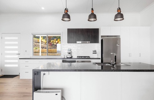 Coffs Harbour Haus | Altitude - Pet-Friendly, Accessible