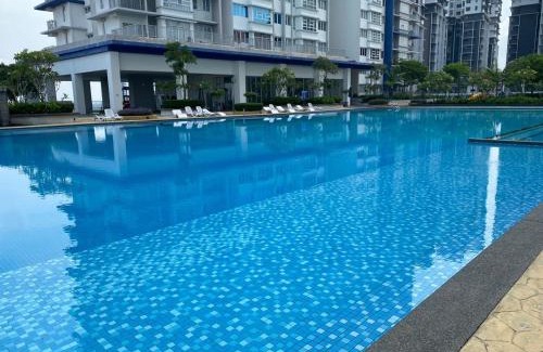 Kajang Wohnung | Alwafiqah Palmyra Condo 3 Bedroom- With Netflix & Wifi near Bangi, Kajang, Nilai,Putrajaya, KLIA