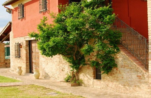 Costano Haus | Amaranth House Rooms and Apartments