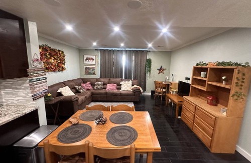 Salt Lake City Eigentumswohnung | Amazing, 1 1-bedroom condo close to the Airport, Downtown, and freeway access.