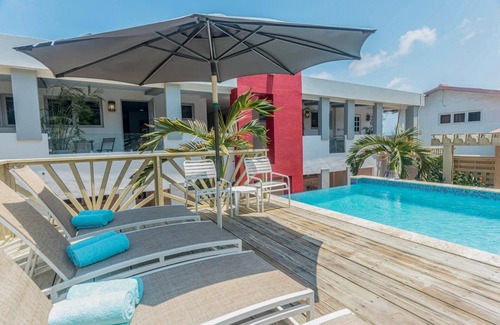 Boegoeroei Wohnung | Amazing 2BR 1BA w/ Pool~ Close to the Beach ~ BBQ!