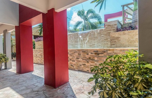 Boegoeroei Wohnung | Amazing 2BR 1BA w/ Pool~ Close to the Beach ~ BBQ!
