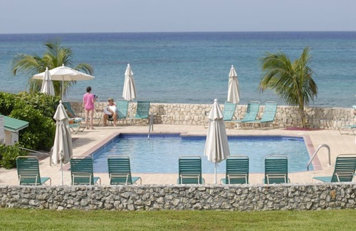 Seven Mile Beach Eigentumswohnung | Erstaunliche Aussicht ... Atemberaubende 3 Schlafzimmer Dachgeschosswohnung direkt am Wasser ...