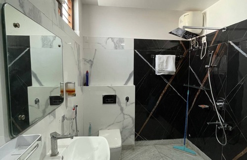 Rishikesh Haus | Amazing 3 Bedroom House Near Gandar River